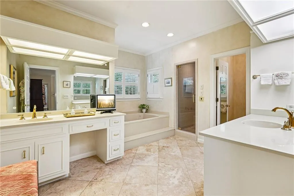 5315 N Powers Ferry Road, Atlanta, Georgia 30327, 5 Bedrooms Bedrooms, ,4 BathroomsBathrooms,Residential,For Sale,5315 N Powers Ferry Road,7638372
