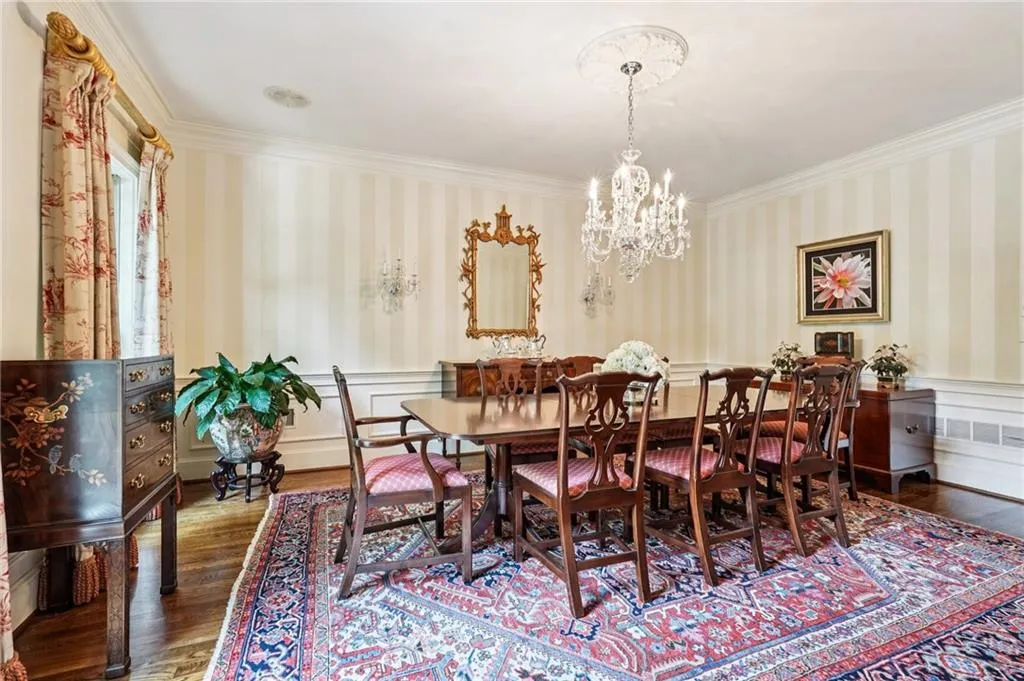 5315 N Powers Ferry Road, Atlanta, Georgia 30327, 5 Bedrooms Bedrooms, ,4 BathroomsBathrooms,Residential,For Sale,5315 N Powers Ferry Road,7638372
