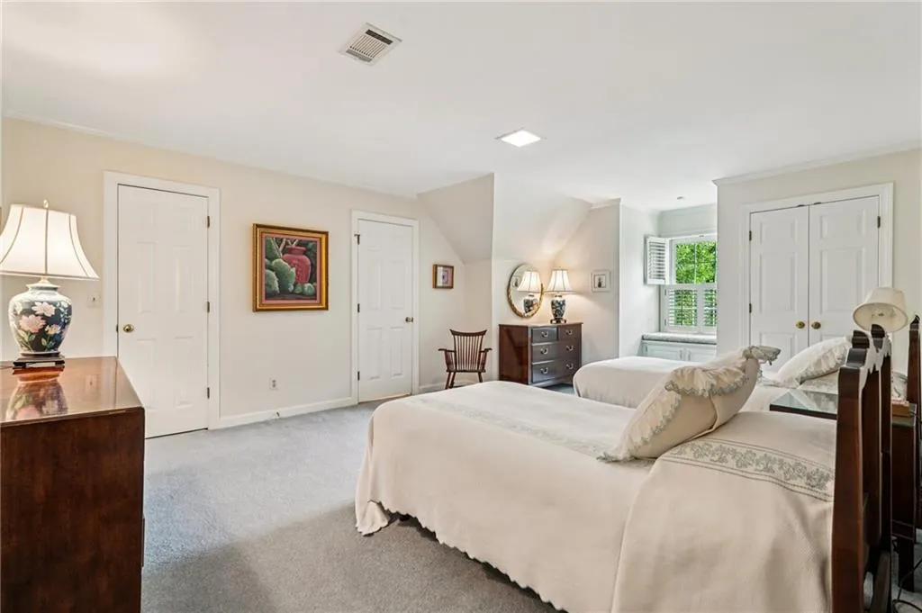 5315 N Powers Ferry Road, Atlanta, Georgia 30327, 5 Bedrooms Bedrooms, ,4 BathroomsBathrooms,Residential,For Sale,5315 N Powers Ferry Road,7638372