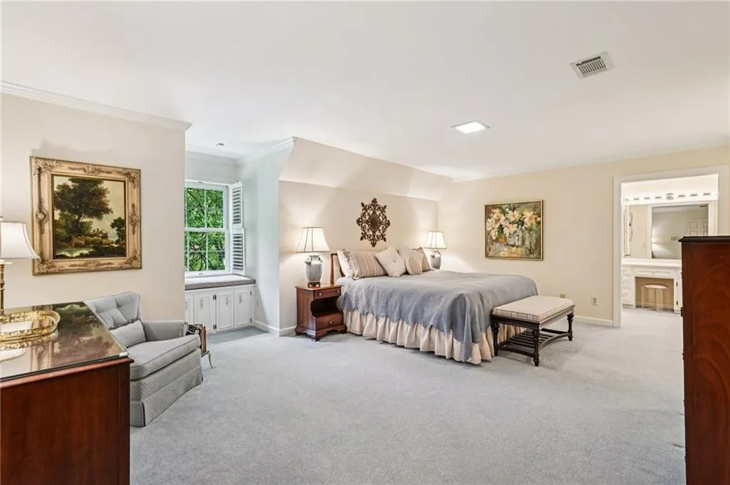 5315 N Powers Ferry Road, Atlanta, Georgia 30327, 5 Bedrooms Bedrooms, ,4 BathroomsBathrooms,Residential,For Sale,5315 N Powers Ferry Road,7638372