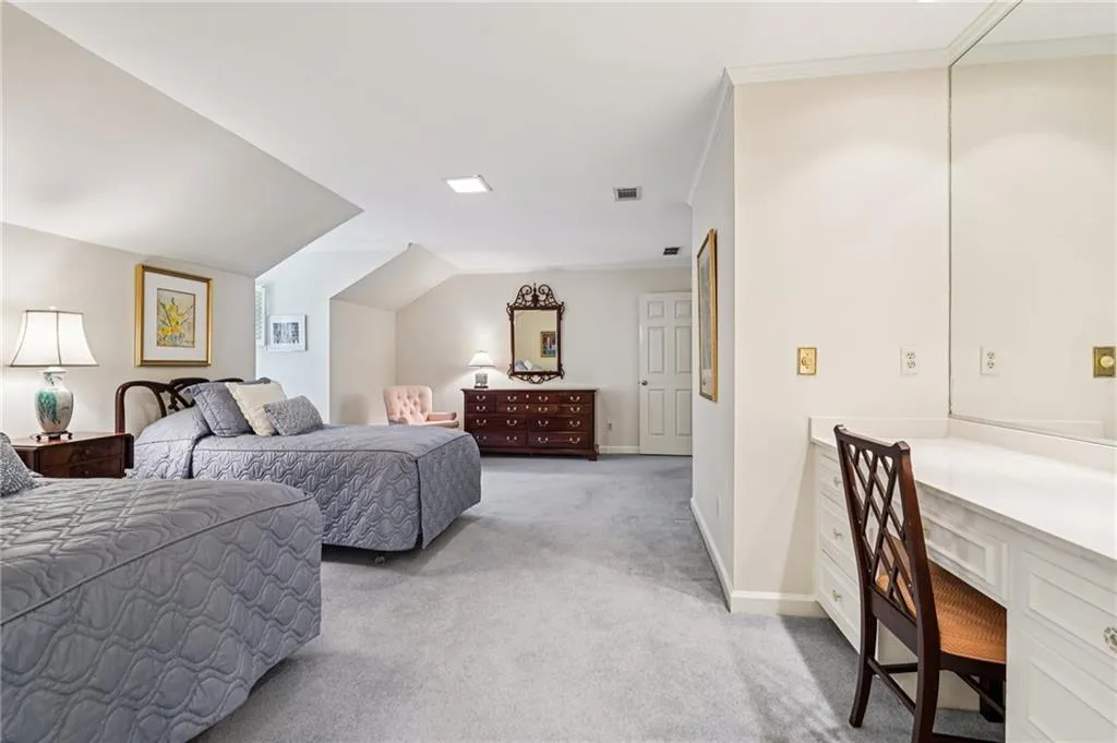5315 N Powers Ferry Road, Atlanta, Georgia 30327, 5 Bedrooms Bedrooms, ,4 BathroomsBathrooms,Residential,For Sale,5315 N Powers Ferry Road,7638372