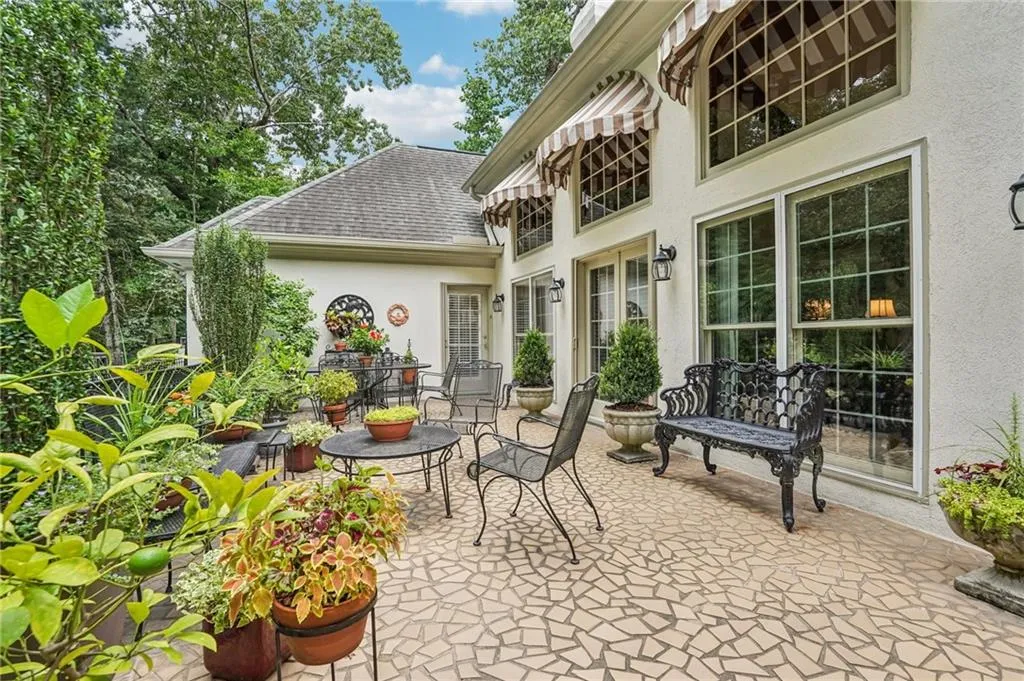 5315 N Powers Ferry Road, Atlanta, Georgia 30327, 5 Bedrooms Bedrooms, ,4 BathroomsBathrooms,Residential,For Sale,5315 N Powers Ferry Road,7638372