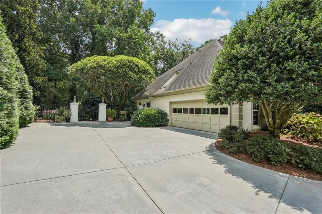 5315 N Powers Ferry Road, Atlanta, Georgia 30327, 5 Bedrooms Bedrooms, ,4 BathroomsBathrooms,Residential,For Sale,5315 N Powers Ferry Road,7638372