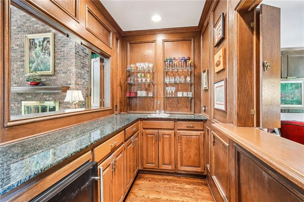 5315 N Powers Ferry Road, Atlanta, Georgia 30327, 5 Bedrooms Bedrooms, ,4 BathroomsBathrooms,Residential,For Sale,5315 N Powers Ferry Road,7638372