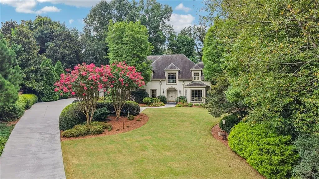 5315 N Powers Ferry Road, Atlanta, Georgia 30327, 5 Bedrooms Bedrooms, ,4 BathroomsBathrooms,Residential,For Sale,5315 N Powers Ferry Road,7638372