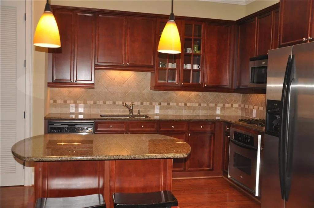 3635 E Paces Circle Ne Unit 1211, Atlanta, Georgia 30326, 2 Bedrooms Bedrooms, ,2 BathroomsBathrooms,Residential,Sold,3635 E Paces Circle Ne Unit 1211,5694520
