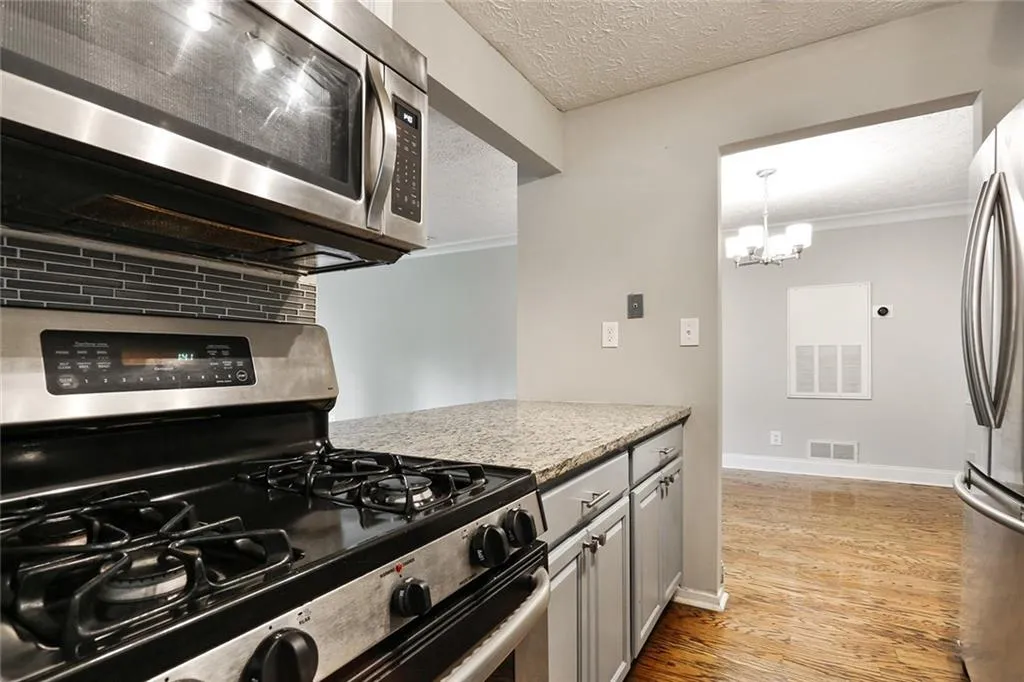 6800 Glenridge Drive Unit 6820g, Sandy Springs, Georgia 30328, 2 Bedrooms Bedrooms, ,1 BathroomBathrooms,Residential,Sold,6800 Glenridge Drive Unit 6820g,6568548