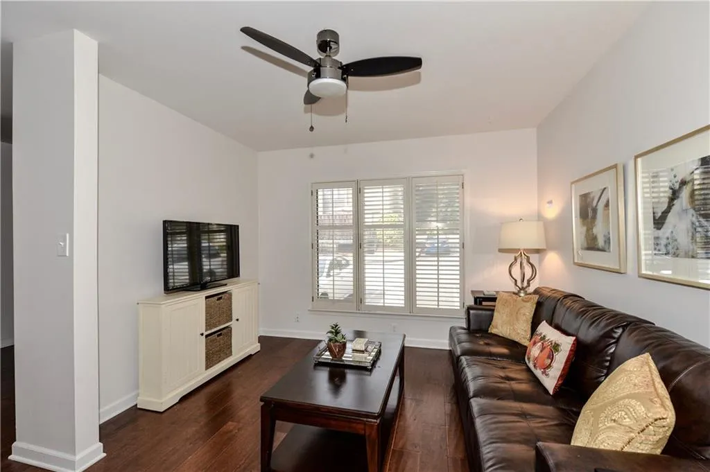 37 Ivy Gates Ne, Atlanta, Georgia 30342, 2 Bedrooms Bedrooms, ,2 BathroomsBathrooms,Residential,Sold,37 Ivy Gates Ne,5762468