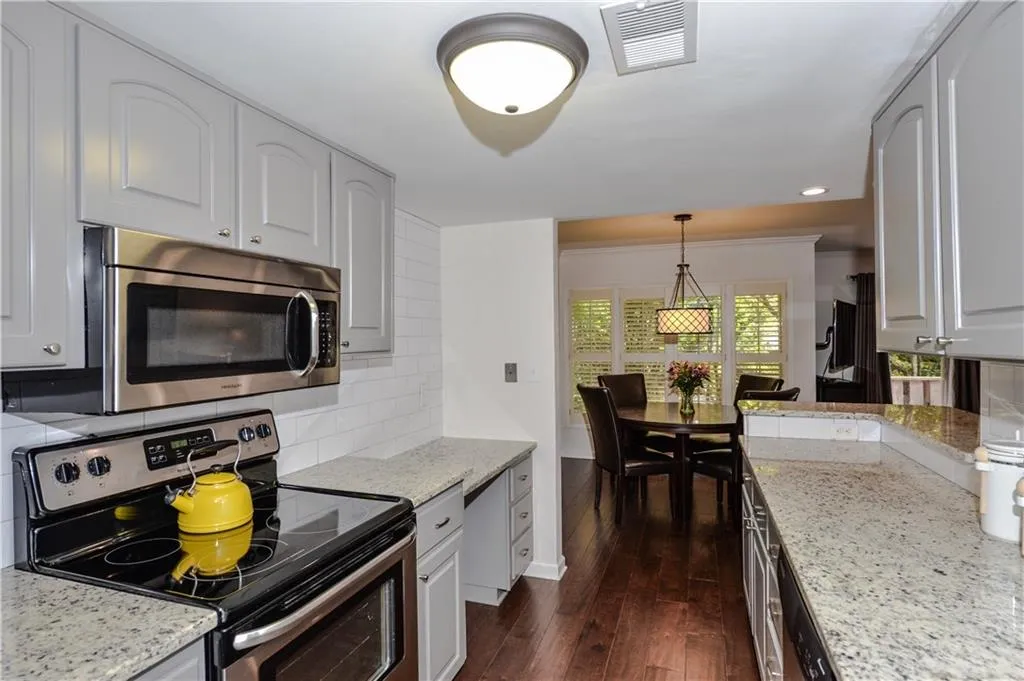 37 Ivy Gates Ne, Atlanta, Georgia 30342, 2 Bedrooms Bedrooms, ,2 BathroomsBathrooms,Residential,Sold,37 Ivy Gates Ne,5762468