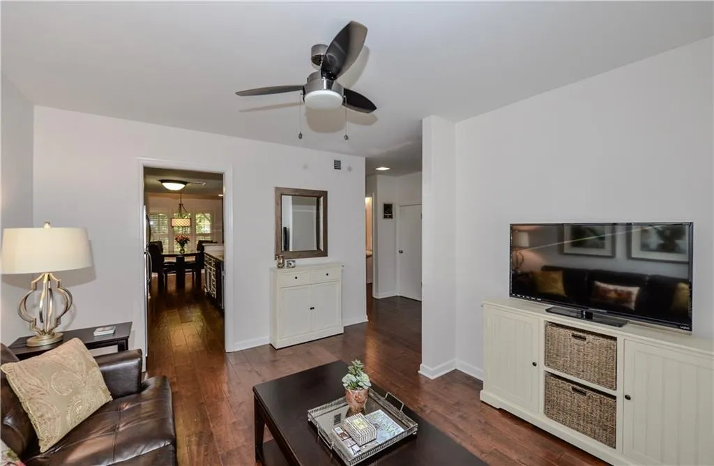37 Ivy Gates Ne, Atlanta, Georgia 30342, 2 Bedrooms Bedrooms, ,2 BathroomsBathrooms,Residential,Sold,37 Ivy Gates Ne,5762468