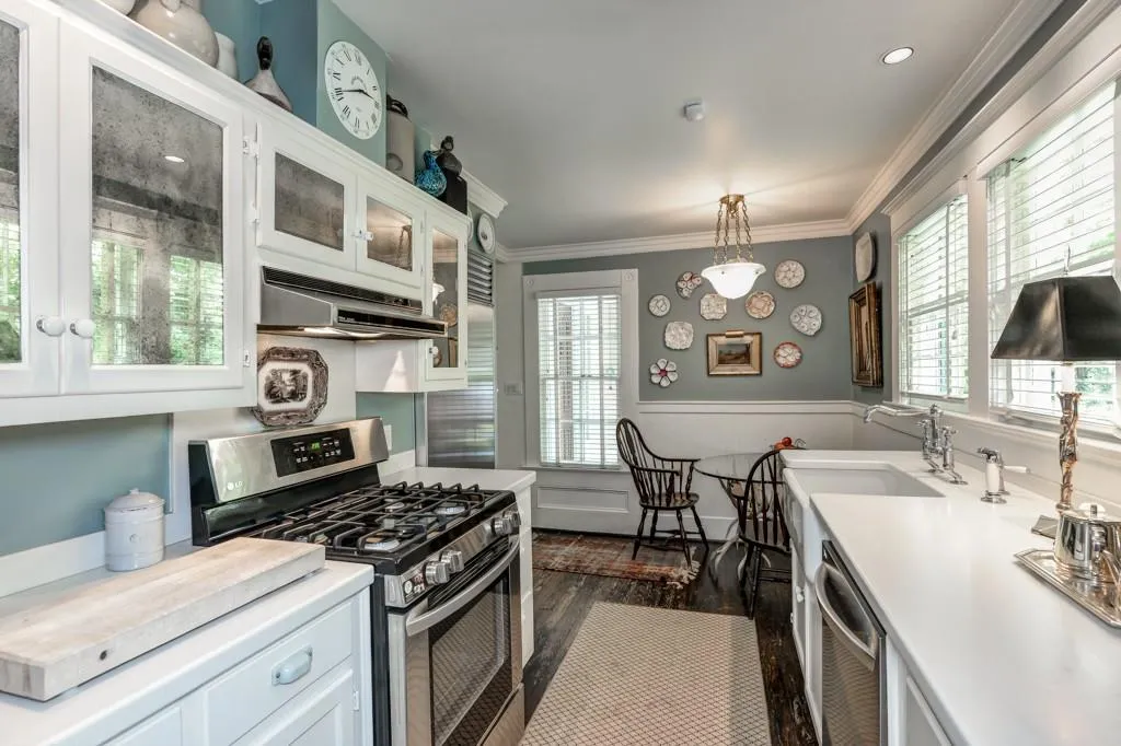 107 E Wesley Road, Atlanta, Georgia 30305, 3 Bedrooms Bedrooms, ,3 BathroomsBathrooms,Residential,Sold,107 E Wesley Road,5746230