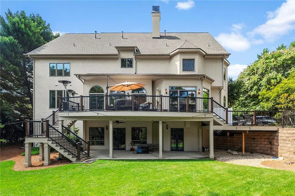 235 Helmsley Drive, Sandy Springs, Georgia 30327, 6 Bedrooms Bedrooms, ,5 BathroomsBathrooms,Residential,Sold,235 Helmsley Drive,7099830