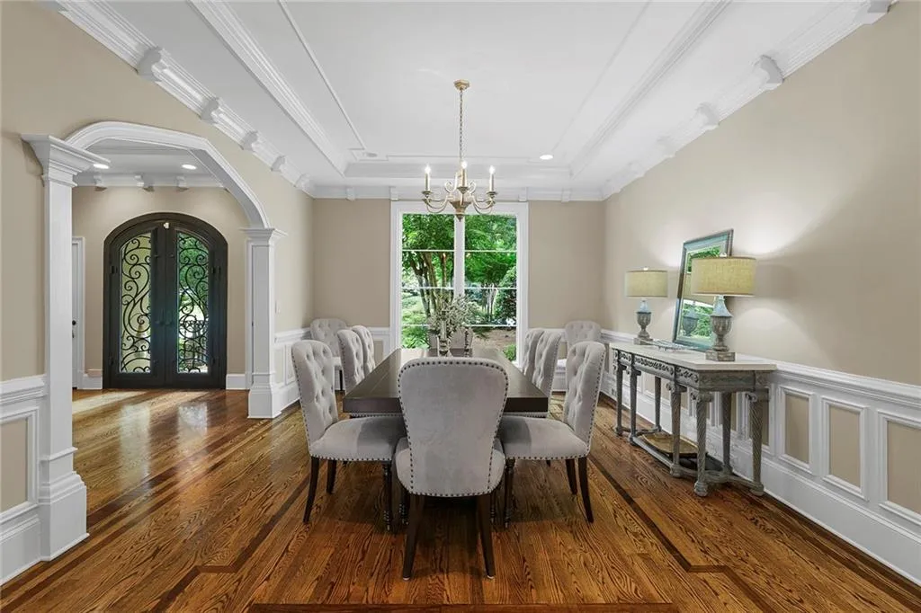 235 Helmsley Drive, Sandy Springs, Georgia 30327, 6 Bedrooms Bedrooms, ,5 BathroomsBathrooms,Residential,Sold,235 Helmsley Drive,7099830