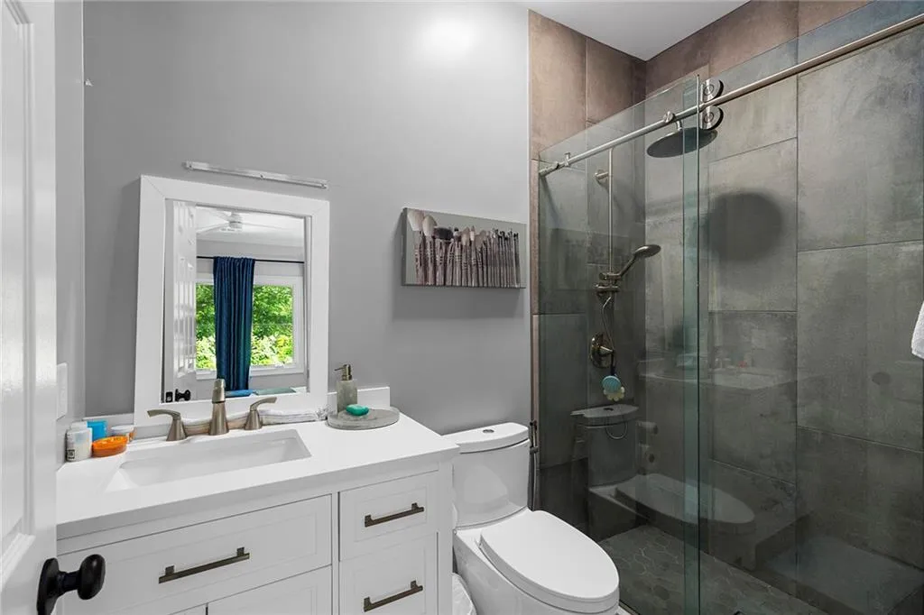 235 Helmsley Drive, Sandy Springs, Georgia 30327, 6 Bedrooms Bedrooms, ,5 BathroomsBathrooms,Residential,Sold,235 Helmsley Drive,7099830