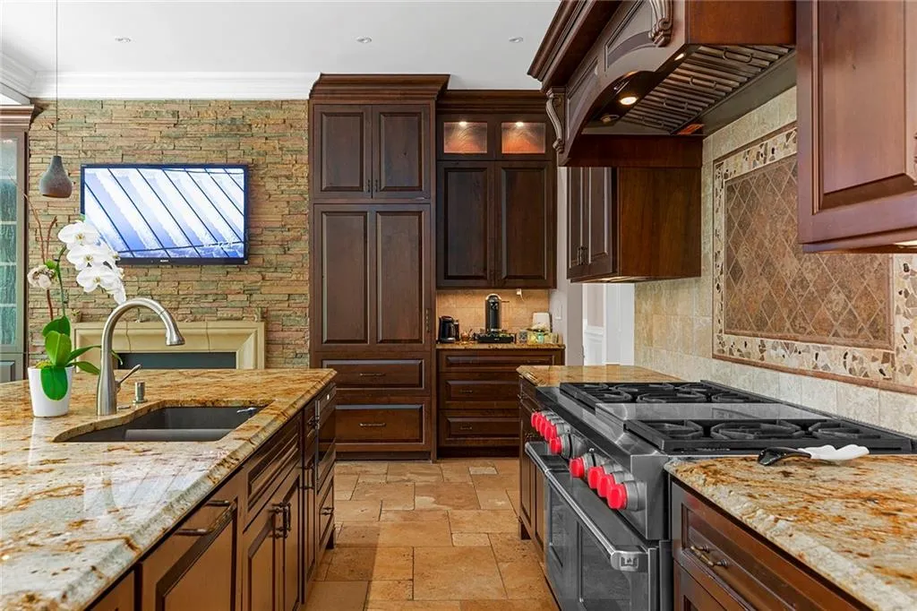 235 Helmsley Drive, Sandy Springs, Georgia 30327, 6 Bedrooms Bedrooms, ,5 BathroomsBathrooms,Residential,Sold,235 Helmsley Drive,7099830