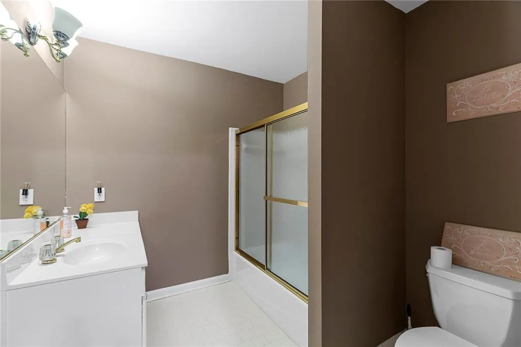 235 Helmsley Drive, Sandy Springs, Georgia 30327, 6 Bedrooms Bedrooms, ,5 BathroomsBathrooms,Residential,Sold,235 Helmsley Drive,7099830