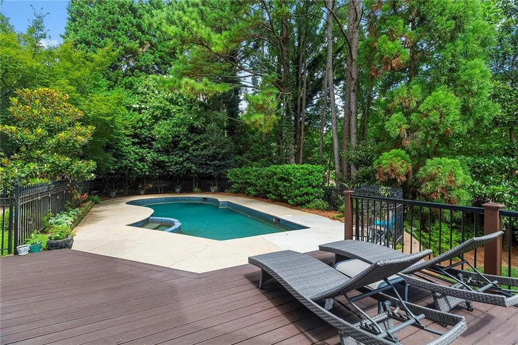 235 Helmsley Drive, Sandy Springs, Georgia 30327, 6 Bedrooms Bedrooms, ,5 BathroomsBathrooms,Residential,Sold,235 Helmsley Drive,7099830