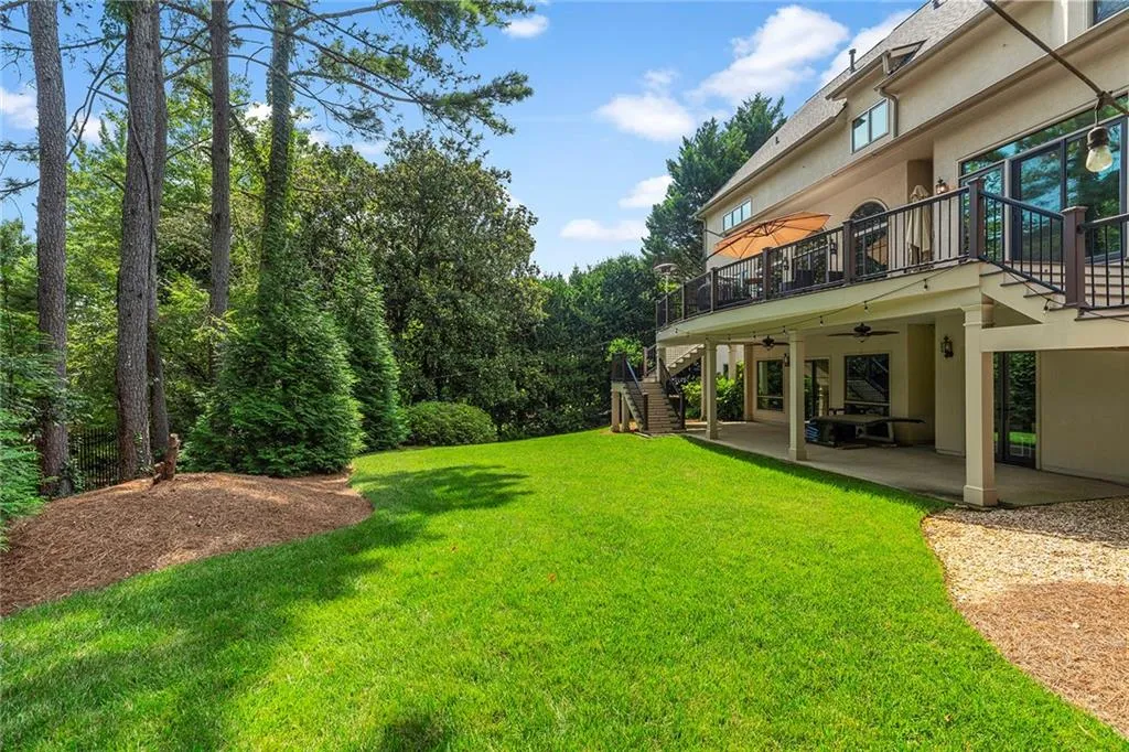 235 Helmsley Drive, Sandy Springs, Georgia 30327, 6 Bedrooms Bedrooms, ,5 BathroomsBathrooms,Residential,Sold,235 Helmsley Drive,7099830