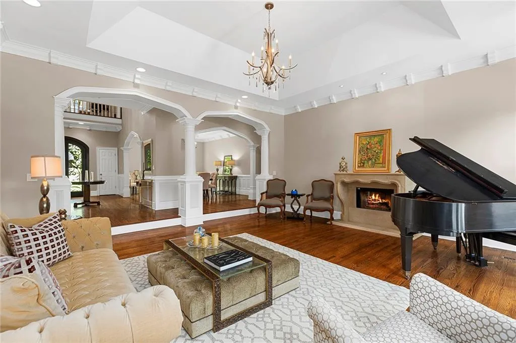 235 Helmsley Drive, Sandy Springs, Georgia 30327, 6 Bedrooms Bedrooms, ,5 BathroomsBathrooms,Residential,Sold,235 Helmsley Drive,7099830