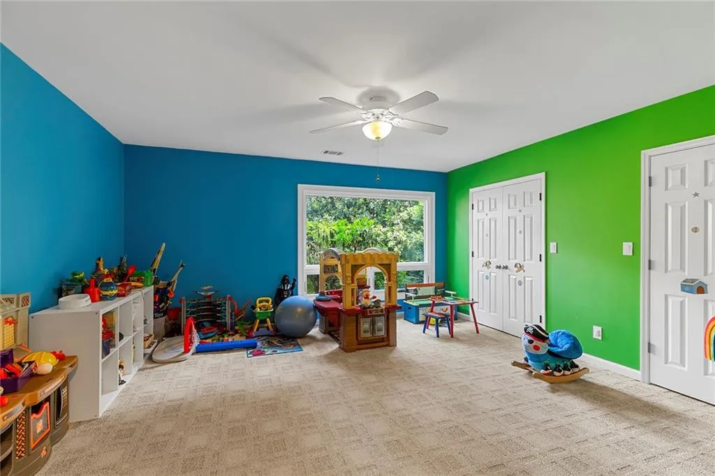 235 Helmsley Drive, Sandy Springs, Georgia 30327, 6 Bedrooms Bedrooms, ,5 BathroomsBathrooms,Residential,Sold,235 Helmsley Drive,7099830