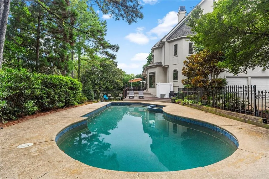 235 Helmsley Drive, Sandy Springs, Georgia 30327, 6 Bedrooms Bedrooms, ,5 BathroomsBathrooms,Residential,Sold,235 Helmsley Drive,7099830