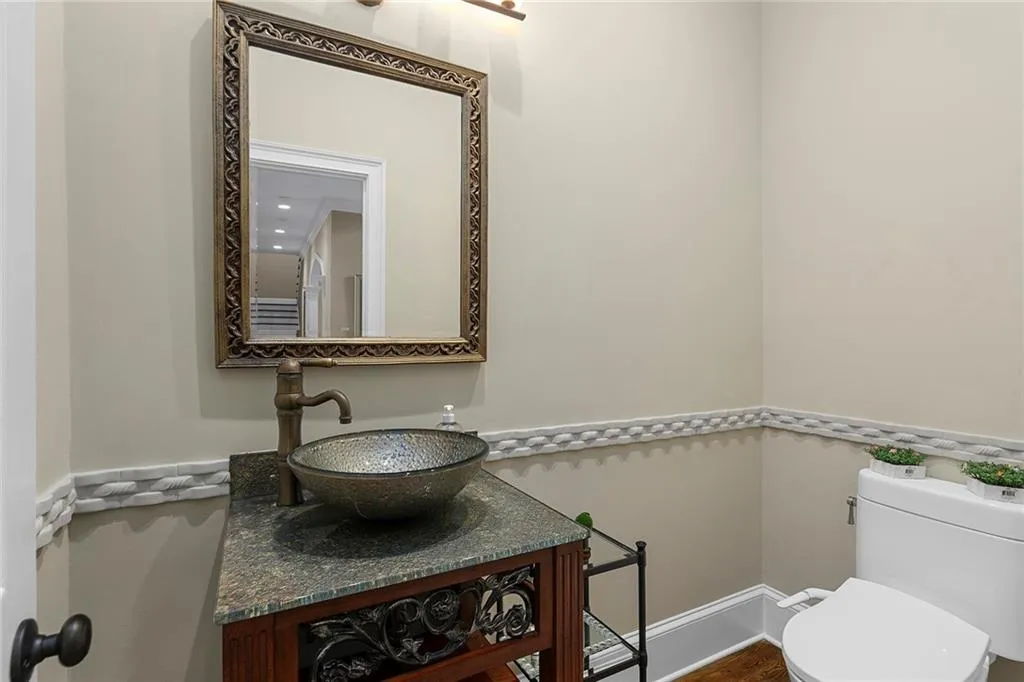 235 Helmsley Drive, Sandy Springs, Georgia 30327, 6 Bedrooms Bedrooms, ,5 BathroomsBathrooms,Residential,Sold,235 Helmsley Drive,7099830