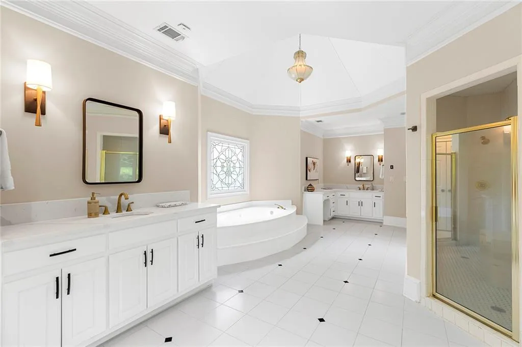 235 Helmsley Drive, Sandy Springs, Georgia 30327, 6 Bedrooms Bedrooms, ,5 BathroomsBathrooms,Residential,Sold,235 Helmsley Drive,7099830