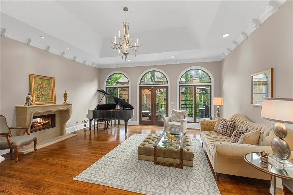 235 Helmsley Drive, Sandy Springs, Georgia 30327, 6 Bedrooms Bedrooms, ,5 BathroomsBathrooms,Residential,Sold,235 Helmsley Drive,7099830