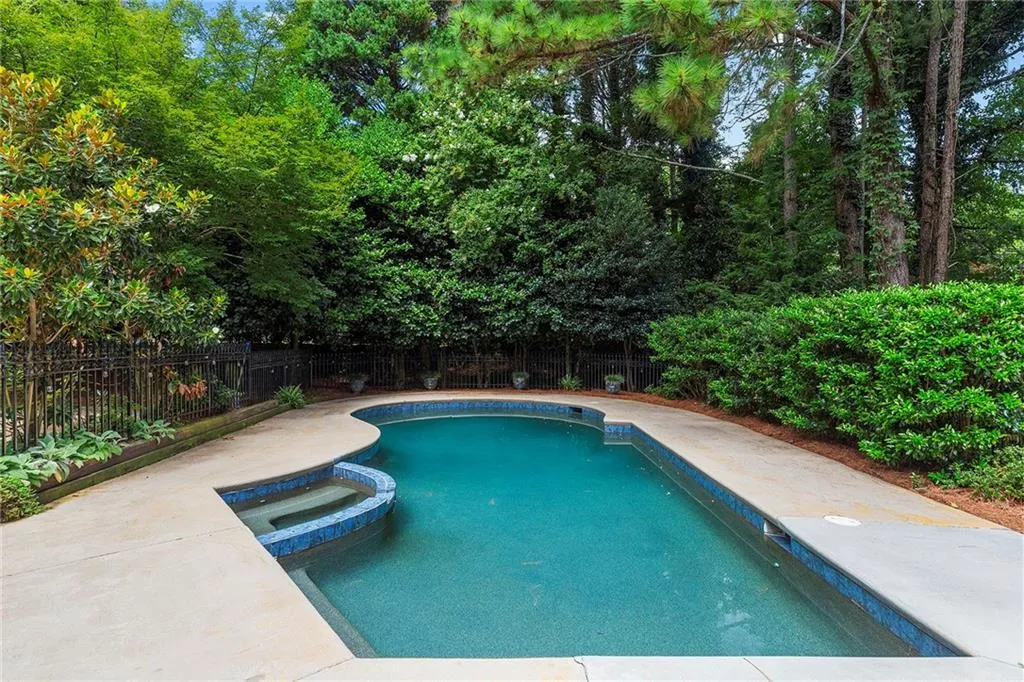 235 Helmsley Drive, Sandy Springs, Georgia 30327, 6 Bedrooms Bedrooms, ,5 BathroomsBathrooms,Residential,Sold,235 Helmsley Drive,7099830