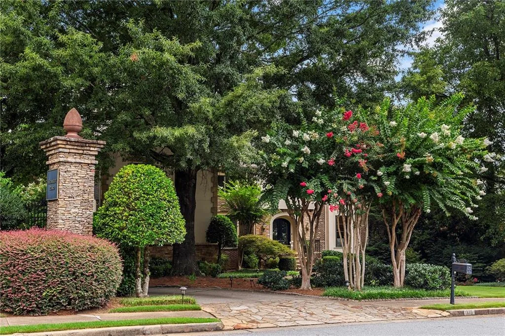 235 Helmsley Drive, Sandy Springs, Georgia 30327, 6 Bedrooms Bedrooms, ,5 BathroomsBathrooms,Residential,Sold,235 Helmsley Drive,7099830