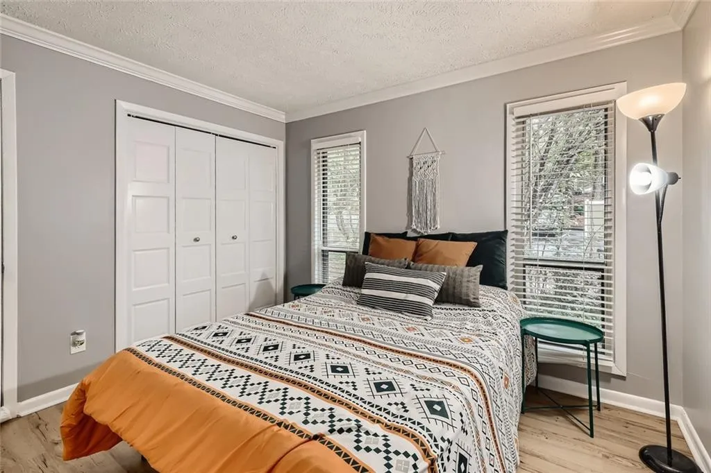 5147 Roswell Road Unit 10, Sandy Springs, Georgia 30342, 2 Bedrooms Bedrooms, ,1 BathroomBathrooms,Residential,Sold,5147 Roswell Road Unit 10,6954167
