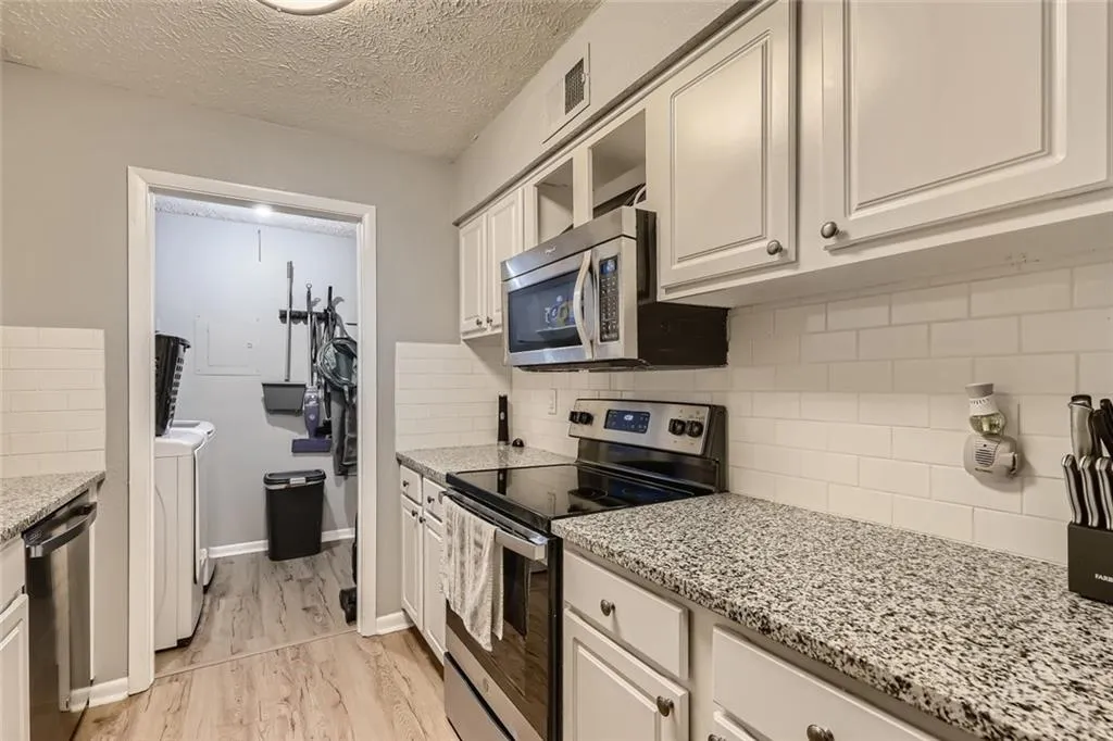 5147 Roswell Road Unit 10, Sandy Springs, Georgia 30342, 2 Bedrooms Bedrooms, ,1 BathroomBathrooms,Residential,Sold,5147 Roswell Road Unit 10,6954167