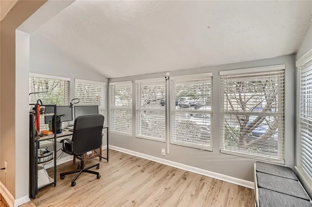 5147 Roswell Road Unit 10, Sandy Springs, Georgia 30342, 2 Bedrooms Bedrooms, ,1 BathroomBathrooms,Residential,Sold,5147 Roswell Road Unit 10,6954167
