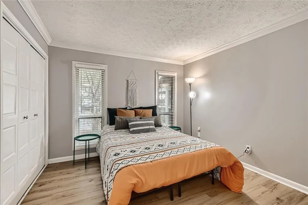 5147 Roswell Road Unit 10, Sandy Springs, Georgia 30342, 2 Bedrooms Bedrooms, ,1 BathroomBathrooms,Residential,Sold,5147 Roswell Road Unit 10,6954167