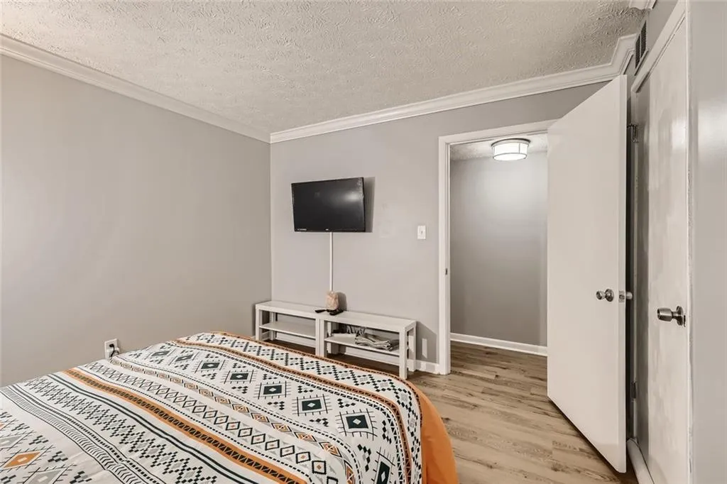 5147 Roswell Road Unit 10, Sandy Springs, Georgia 30342, 2 Bedrooms Bedrooms, ,1 BathroomBathrooms,Residential,Sold,5147 Roswell Road Unit 10,6954167