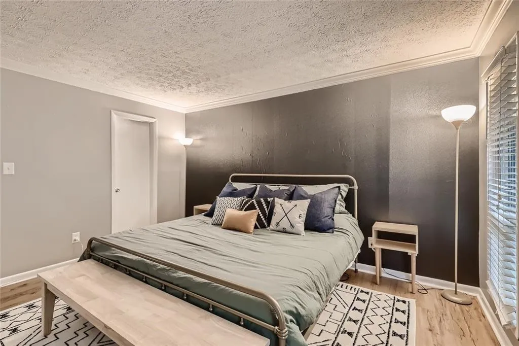 5147 Roswell Road Unit 10, Sandy Springs, Georgia 30342, 2 Bedrooms Bedrooms, ,1 BathroomBathrooms,Residential,Sold,5147 Roswell Road Unit 10,6954167