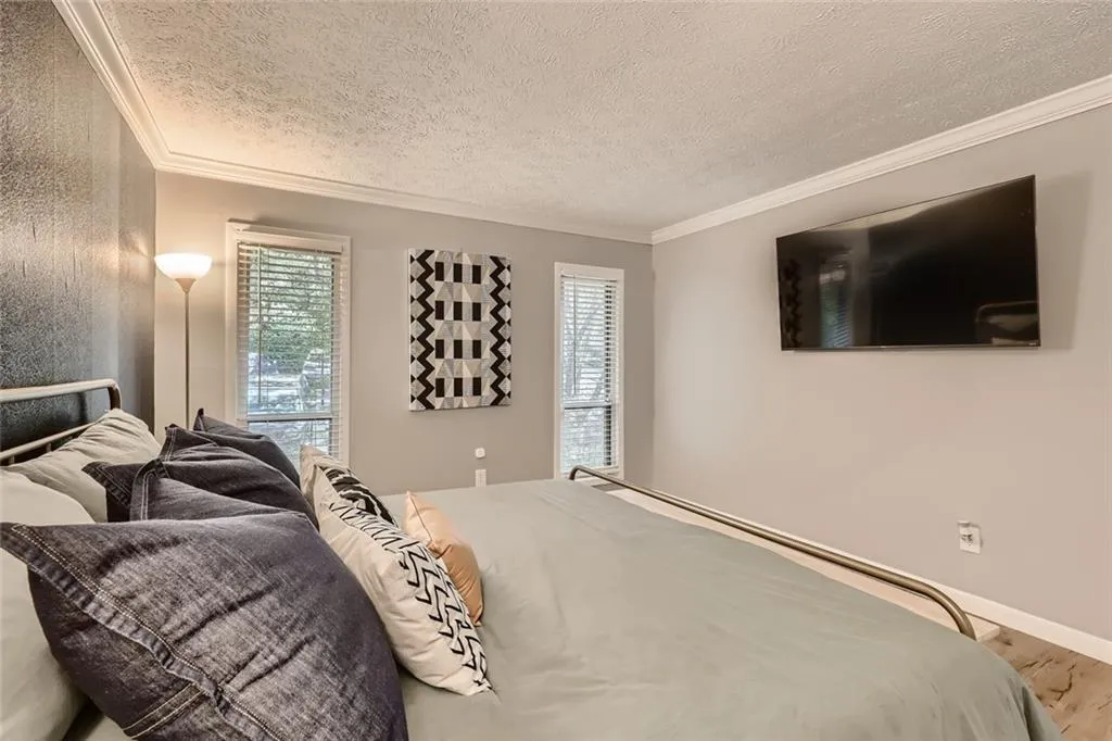 5147 Roswell Road Unit 10, Sandy Springs, Georgia 30342, 2 Bedrooms Bedrooms, ,1 BathroomBathrooms,Residential,Sold,5147 Roswell Road Unit 10,6954167