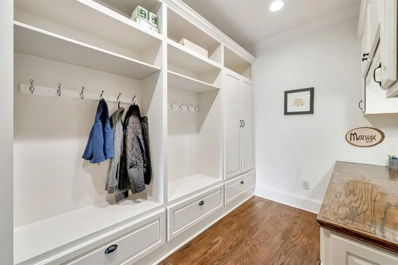 3925 Sheldon Drive Ne, Atlanta, Georgia 30342, 6 Bedrooms Bedrooms, ,5 BathroomsBathrooms,Residential,For Sale,3925 Sheldon Drive Ne,7633147