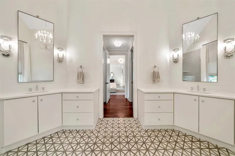 3925 Sheldon Drive Ne, Atlanta, Georgia 30342, 6 Bedrooms Bedrooms, ,5 BathroomsBathrooms,Residential,For Sale,3925 Sheldon Drive Ne,7633147