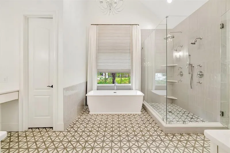 3925 Sheldon Drive Ne, Atlanta, Georgia 30342, 6 Bedrooms Bedrooms, ,5 BathroomsBathrooms,Residential,For Sale,3925 Sheldon Drive Ne,7633147