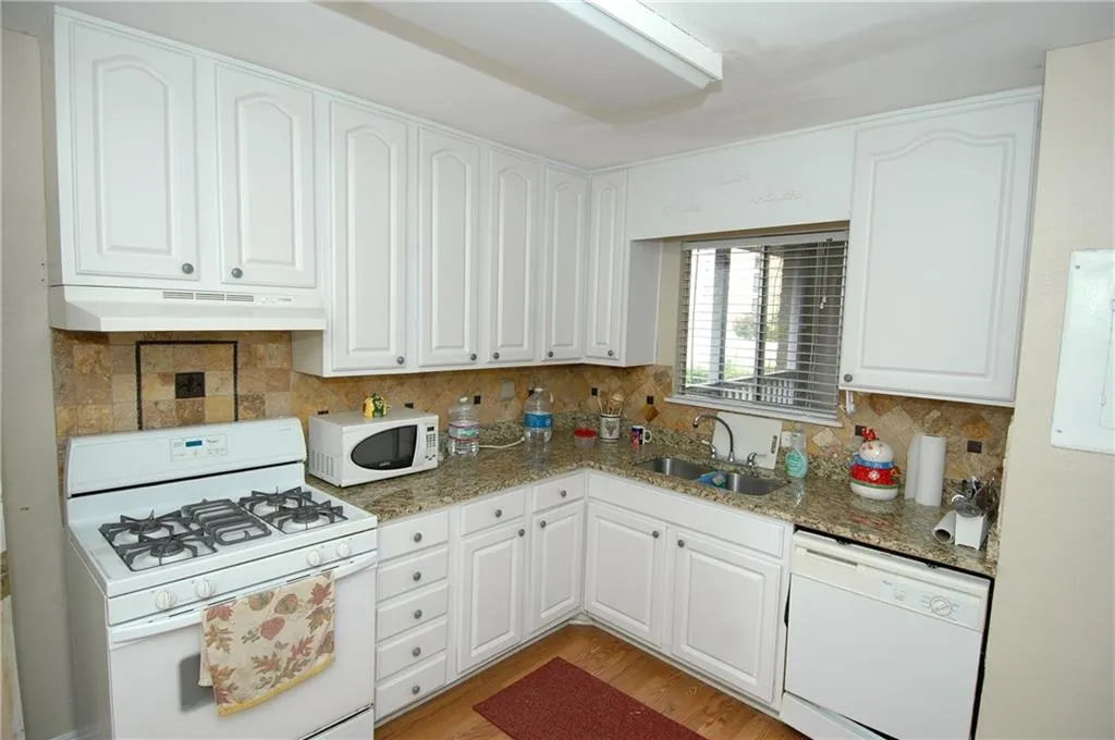 346 Carpenter Drive Unit 11, Atlanta, Georgia 30328, 2 Bedrooms Bedrooms, ,2 BathroomsBathrooms,Residential,Sold,346 Carpenter Drive Unit 11,5884211