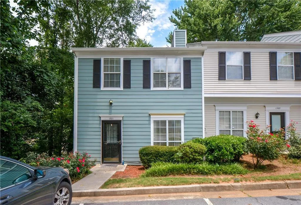 1301 Wedgewood Court, Sandy Springs, Georgia 30350, 2 Bedrooms Bedrooms, ,2 BathroomsBathrooms,Residential,Sold,1301 Wedgewood Court,6030000