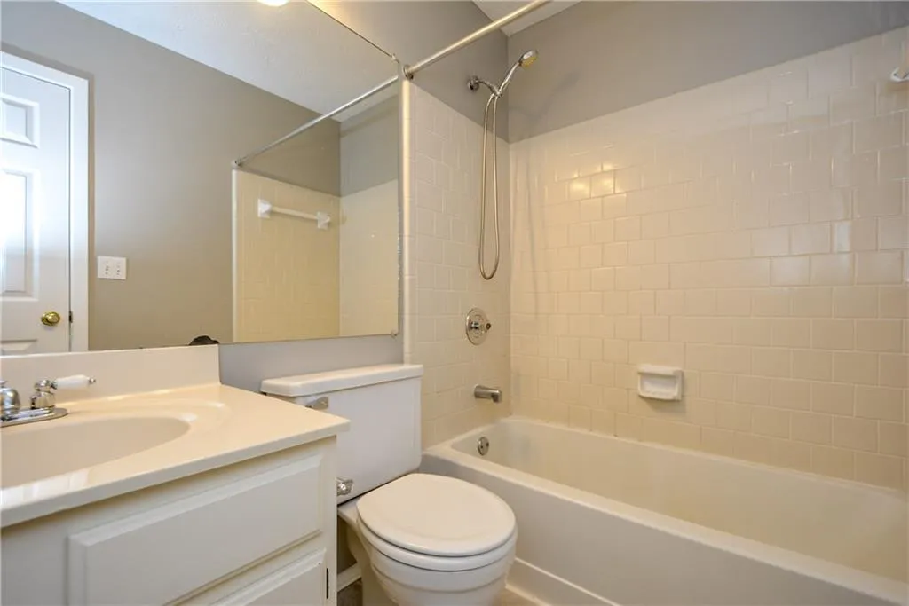1301 Wedgewood Court, Sandy Springs, Georgia 30350, 2 Bedrooms Bedrooms, ,2 BathroomsBathrooms,Residential,Sold,1301 Wedgewood Court,6030000