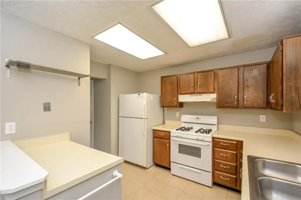 1301 Wedgewood Court, Sandy Springs, Georgia 30350, 2 Bedrooms Bedrooms, ,2 BathroomsBathrooms,Residential,Sold,1301 Wedgewood Court,6030000