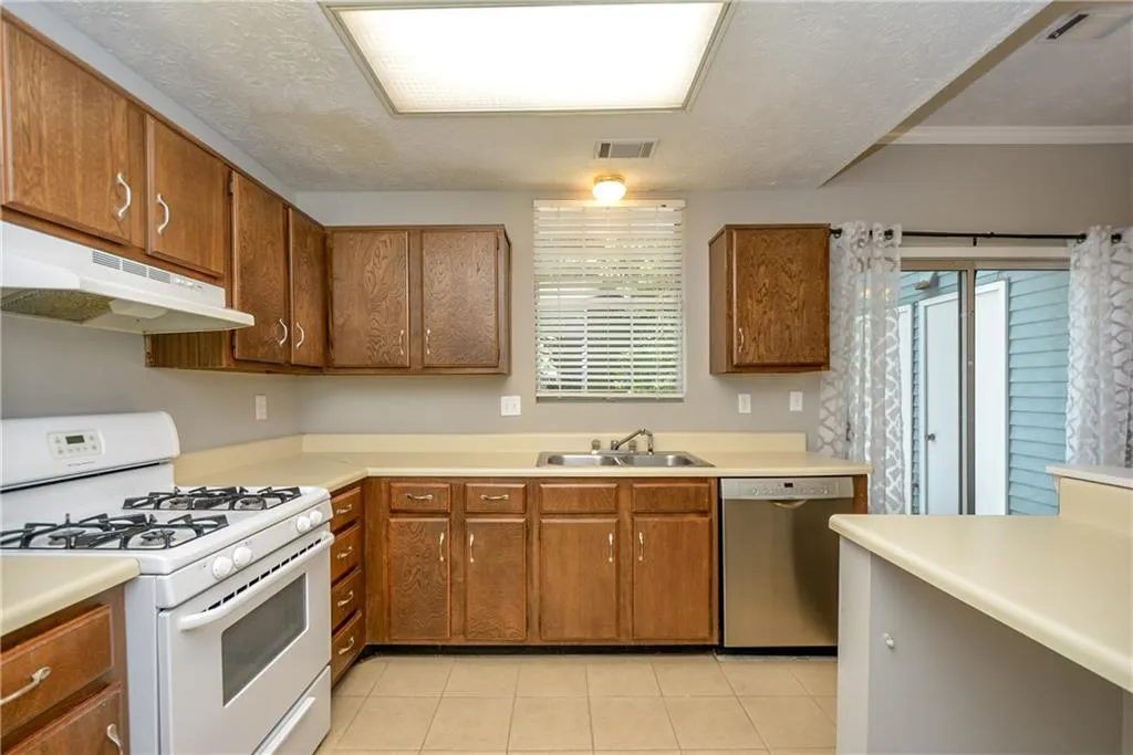 1301 Wedgewood Court, Sandy Springs, Georgia 30350, 2 Bedrooms Bedrooms, ,2 BathroomsBathrooms,Residential,Sold,1301 Wedgewood Court,6030000