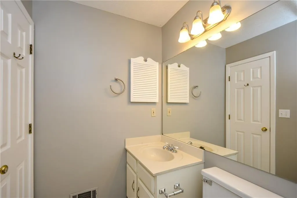 1301 Wedgewood Court, Sandy Springs, Georgia 30350, 2 Bedrooms Bedrooms, ,2 BathroomsBathrooms,Residential,Sold,1301 Wedgewood Court,6030000