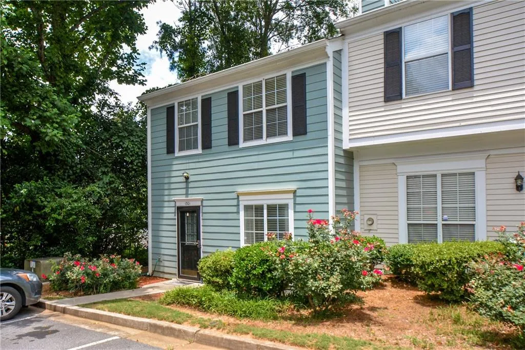 1301 Wedgewood Court, Sandy Springs, Georgia 30350, 2 Bedrooms Bedrooms, ,2 BathroomsBathrooms,Residential,Sold,1301 Wedgewood Court,6030000