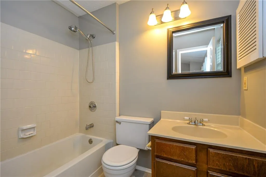 1301 Wedgewood Court, Sandy Springs, Georgia 30350, 2 Bedrooms Bedrooms, ,2 BathroomsBathrooms,Residential,Sold,1301 Wedgewood Court,6030000