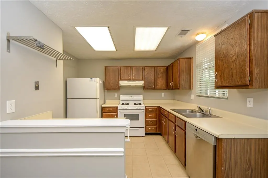 1301 Wedgewood Court, Sandy Springs, Georgia 30350, 2 Bedrooms Bedrooms, ,2 BathroomsBathrooms,Residential,Sold,1301 Wedgewood Court,6030000