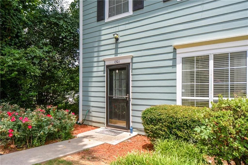 1301 Wedgewood Court, Sandy Springs, Georgia 30350, 2 Bedrooms Bedrooms, ,2 BathroomsBathrooms,Residential,Sold,1301 Wedgewood Court,6030000